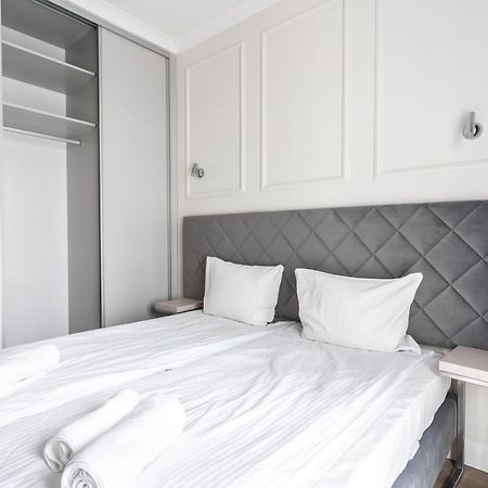 Apartament Mennica Residence - Chic Apartments Varşovia Exterior foto